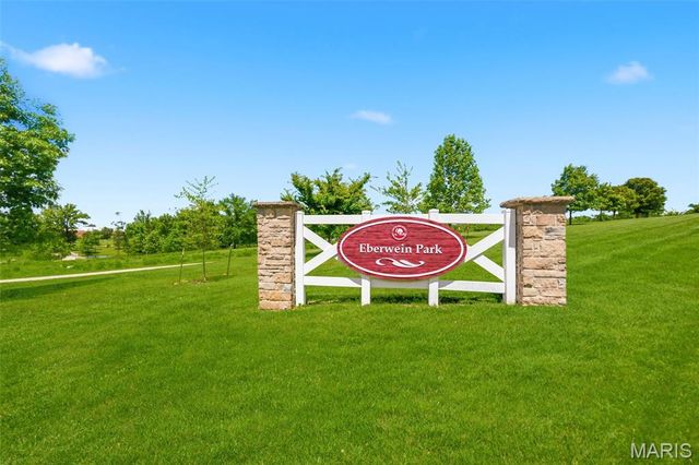 15693 Dresden Lake Court, Chesterfield, MO 63017