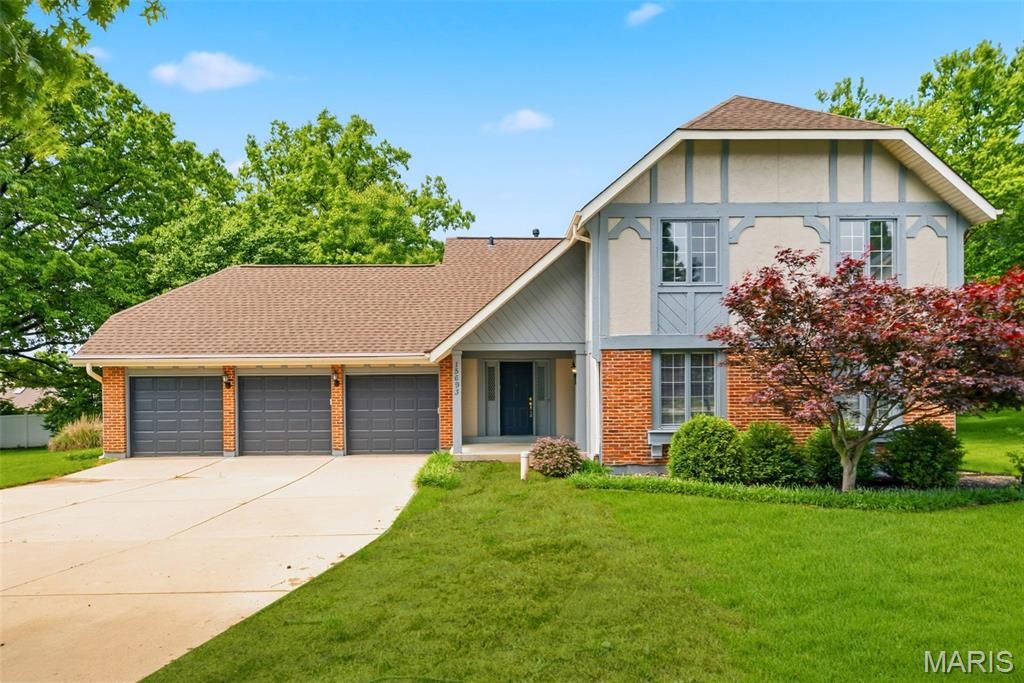 15693 Dresden Lake Court, Chesterfield, MO 63017
