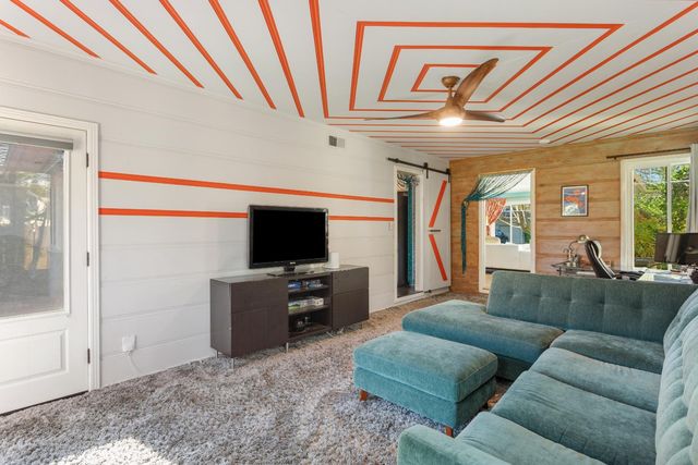 620 Dudley Way, Sacramento, CA 95818