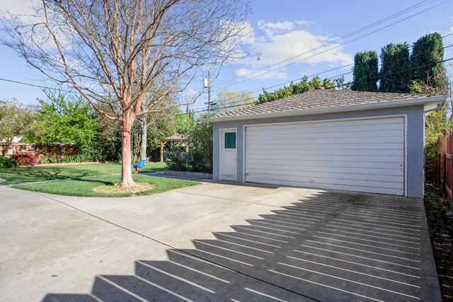 620 Dudley Way, Sacramento, CA 95818