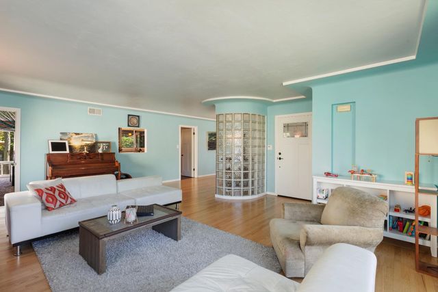 620 Dudley Way, Sacramento, CA 95818