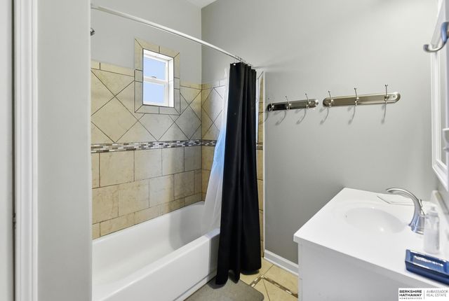 2924 Dupont Street, Omaha, NE 68105