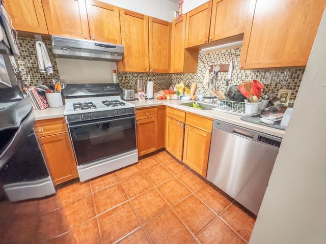 169 Erie Street 2, Cambridge, MA 02139