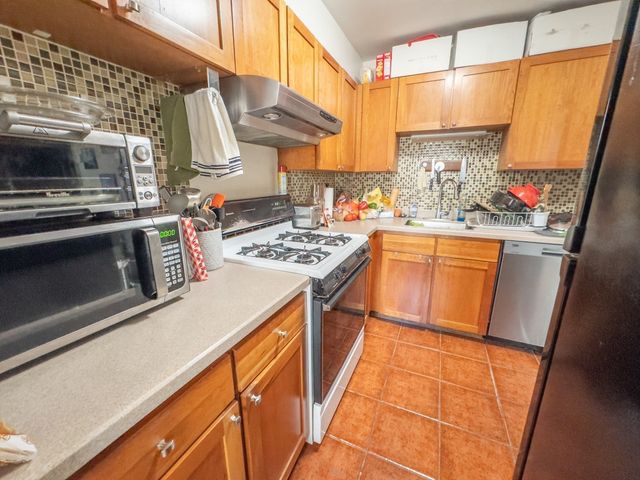 169 Erie Street 2, Cambridge, MA 02139
