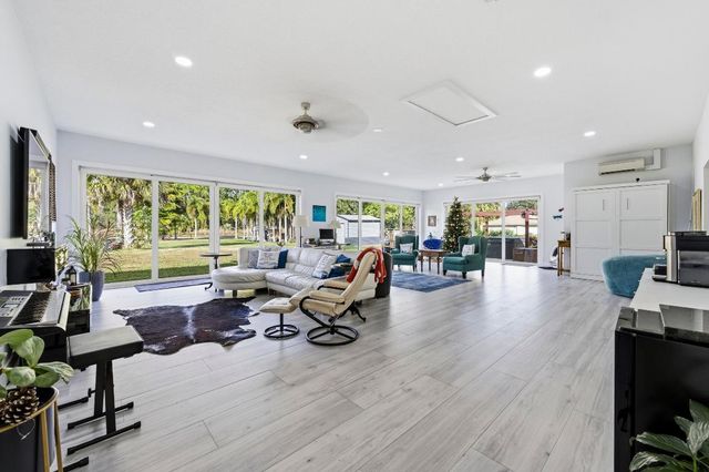 13595 89th Place N, West Palm Beach, FL 33412