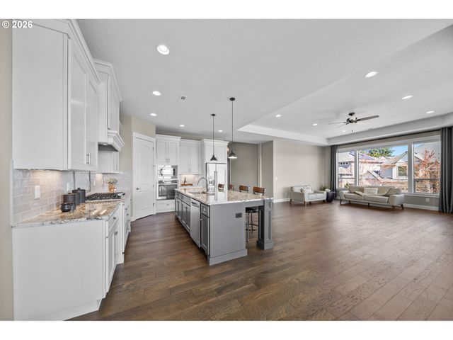 12541 Se HADEED Dr, Happy Valley, OR 97086