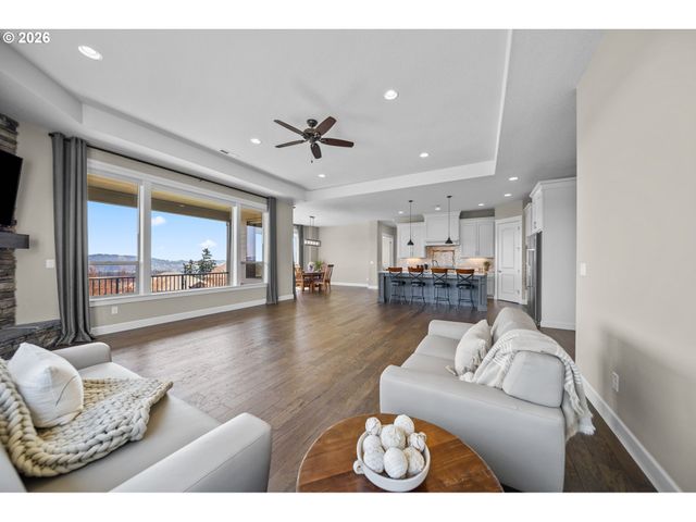 12541 Se HADEED Dr, Happy Valley, OR 97086