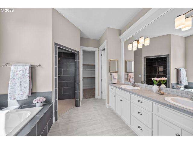 12541 Se HADEED Dr, Happy Valley, OR 97086