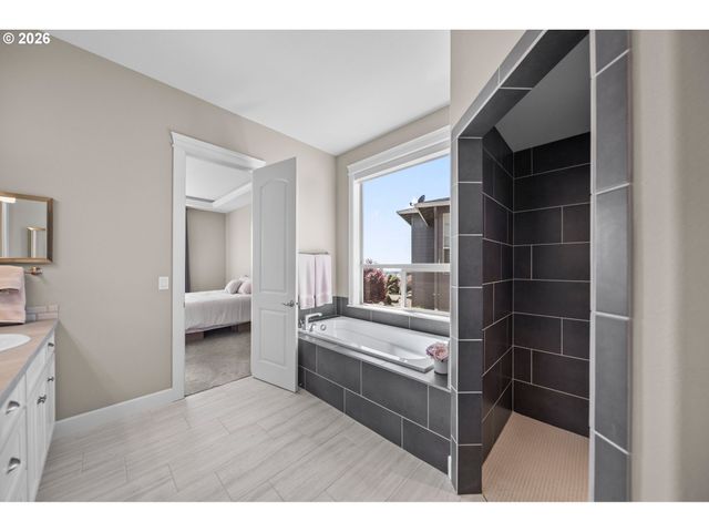 12541 Se HADEED Dr, Happy Valley, OR 97086