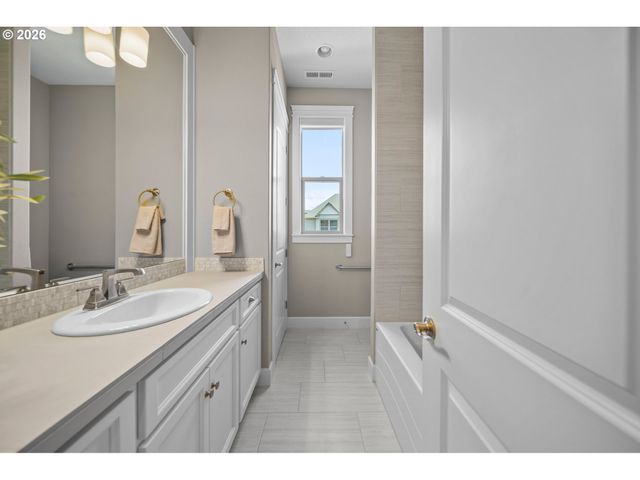 12541 Se HADEED Dr, Happy Valley, OR 97086