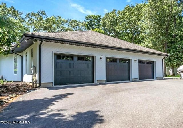 1582 Beaver Hollow Drive, Toms River, NJ 08755