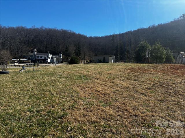 400 Old Dale Road, Spruce Pine, NC 28777