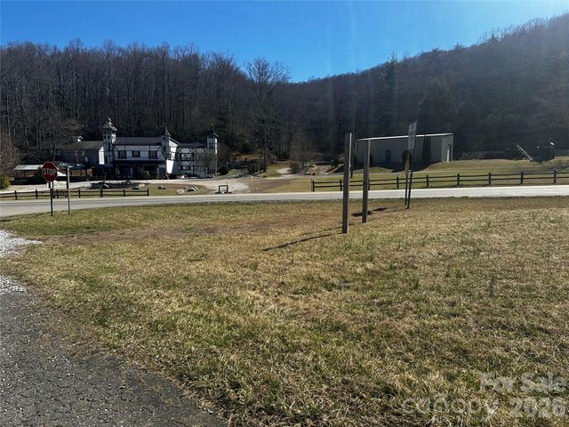 400 Old Dale Road, Spruce Pine, NC 28777