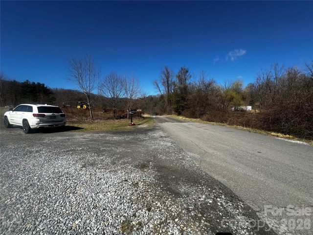 400 Old Dale Road, Spruce Pine, NC 28777