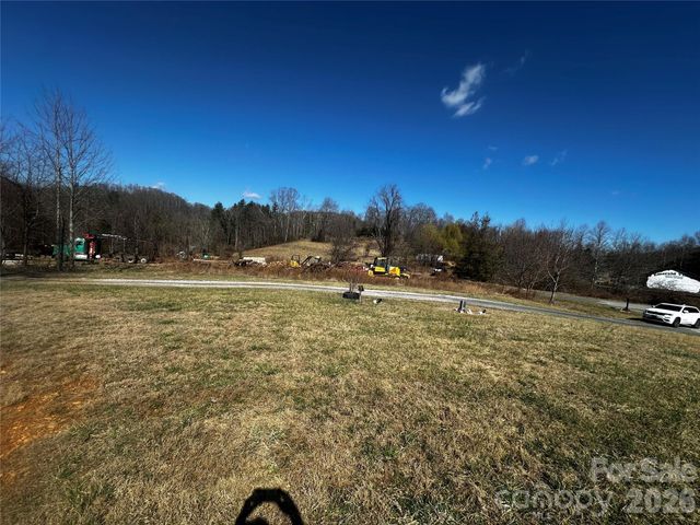 400 Old Dale Road, Spruce Pine, NC 28777