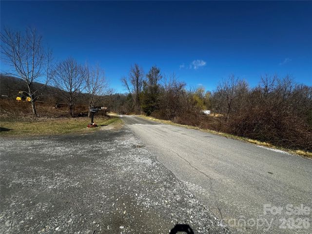 400 Old Dale Road, Spruce Pine, NC 28777