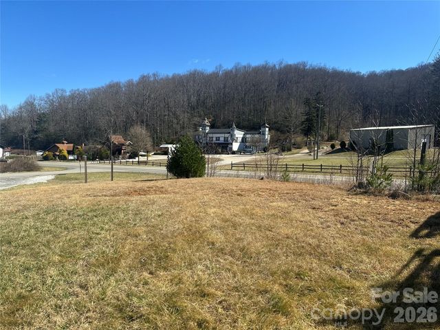 400 Old Dale Road, Spruce Pine, NC 28777