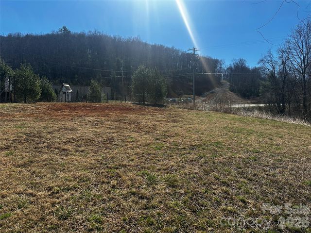 400 Old Dale Road, Spruce Pine, NC 28777