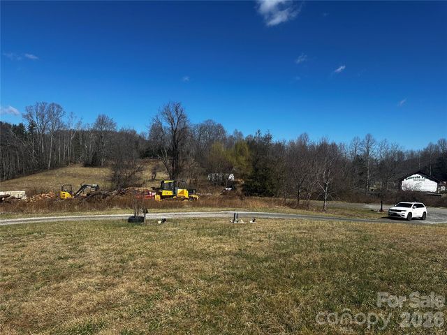 400 Old Dale Road, Spruce Pine, NC 28777