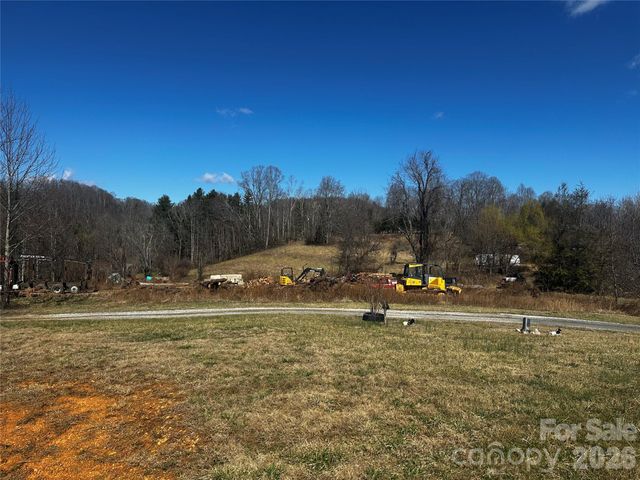 400 Old Dale Road, Spruce Pine, NC 28777