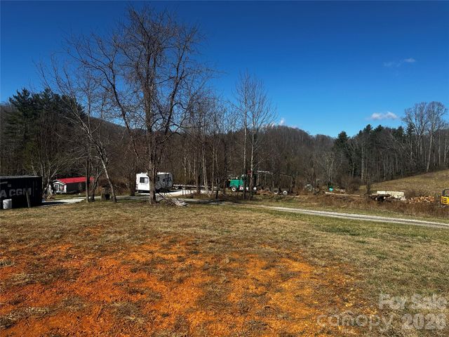 400 Old Dale Road, Spruce Pine, NC 28777