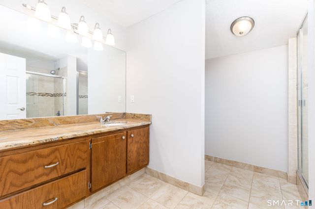 25 Stanley Street B8, West Hartford, CT 06107