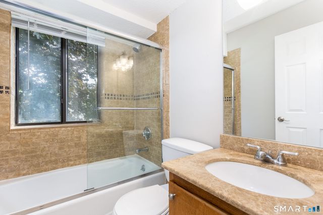 25 Stanley Street B8, West Hartford, CT 06107