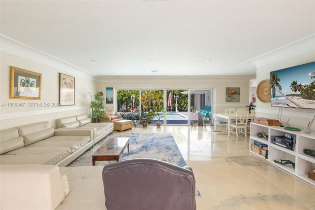 416 N Rainbow Dr, Hollywood, FL 33021