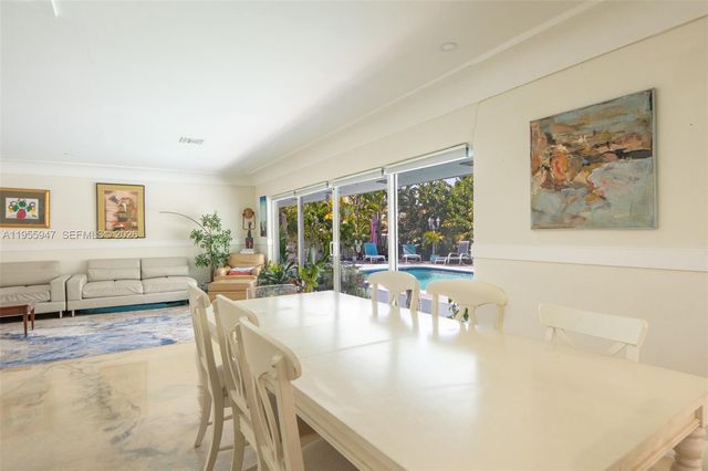 416 N Rainbow Dr, Hollywood, FL 33021