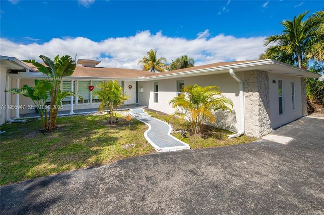 416 N Rainbow Dr, Hollywood, FL 33021