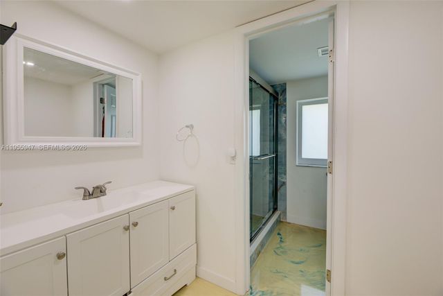 416 N Rainbow Dr, Hollywood, FL 33021