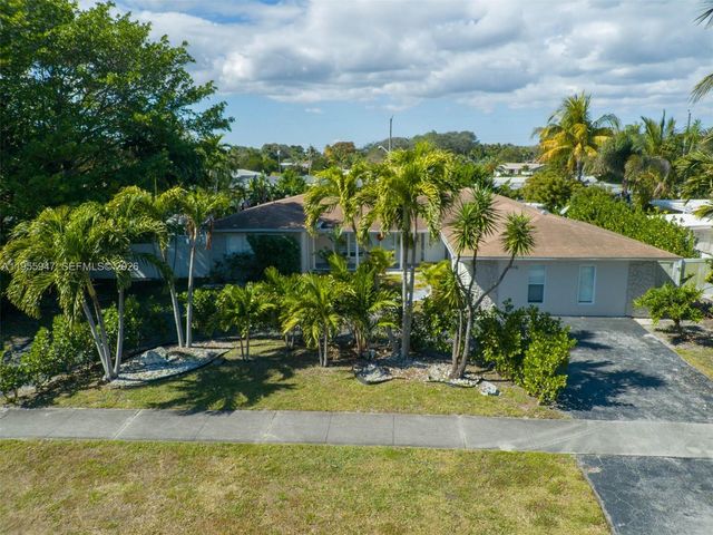 416 N Rainbow Dr, Hollywood, FL 33021