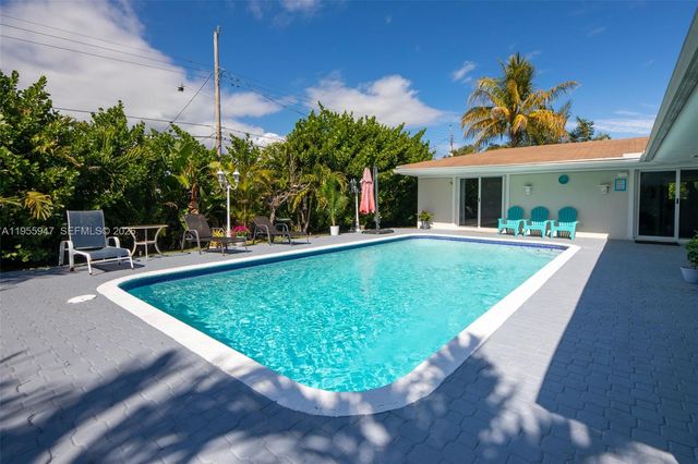 416 N Rainbow Dr, Hollywood, FL 33021