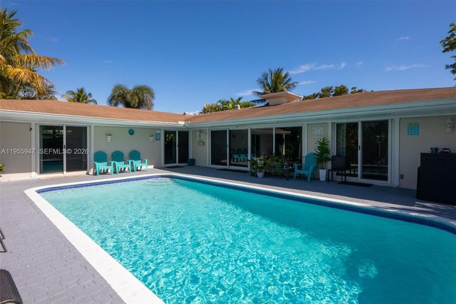 416 N Rainbow Dr, Hollywood, FL 33021