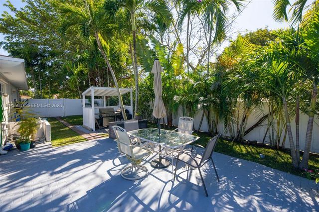 416 N Rainbow Dr, Hollywood, FL 33021