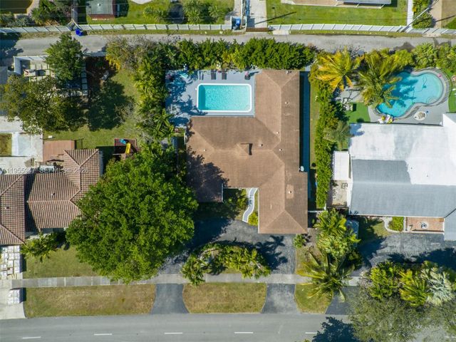 416 N Rainbow Dr, Hollywood, FL 33021