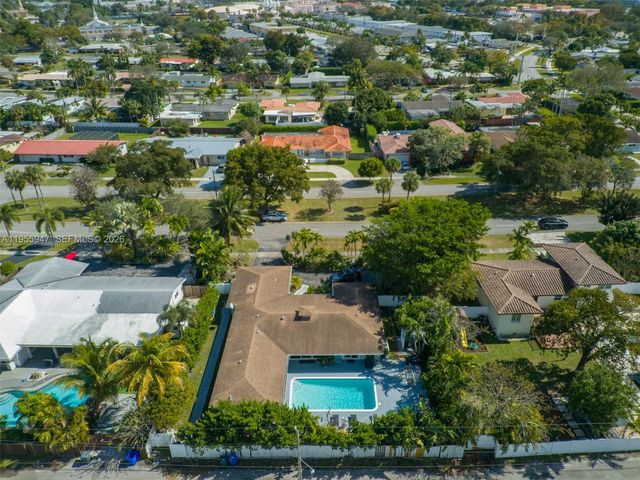 416 N Rainbow Dr, Hollywood, FL 33021