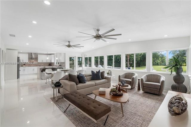 224 E Acre Dr, Plantation, FL 33317