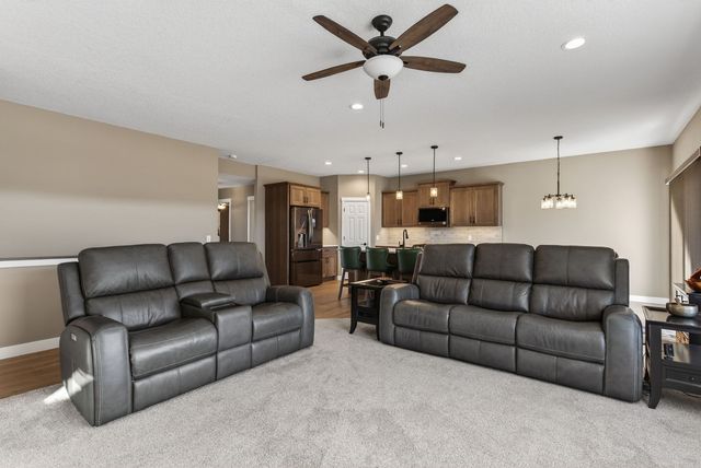 6210 College Avenue, Davenport, IA 52807