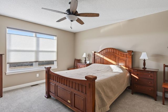 6210 College Avenue, Davenport, IA 52807