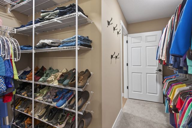 6210 College Avenue, Davenport, IA 52807