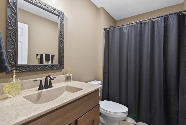 6210 College Avenue, Davenport, IA 52807