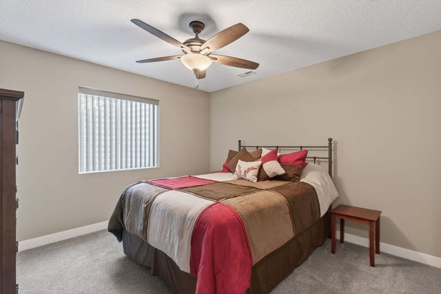 6210 College Avenue, Davenport, IA 52807