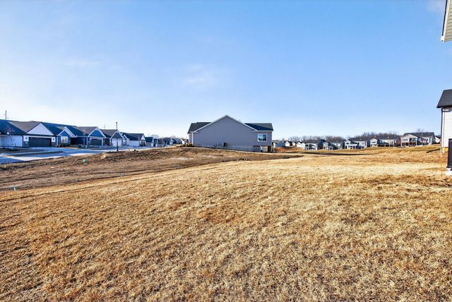 6210 College Avenue, Davenport, IA 52807