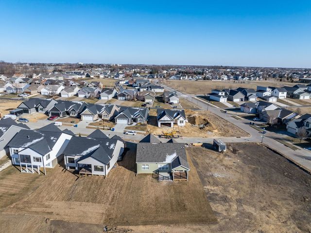 6210 College Avenue, Davenport, IA 52807