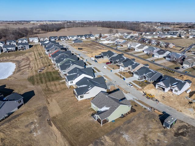 6210 College Avenue, Davenport, IA 52807