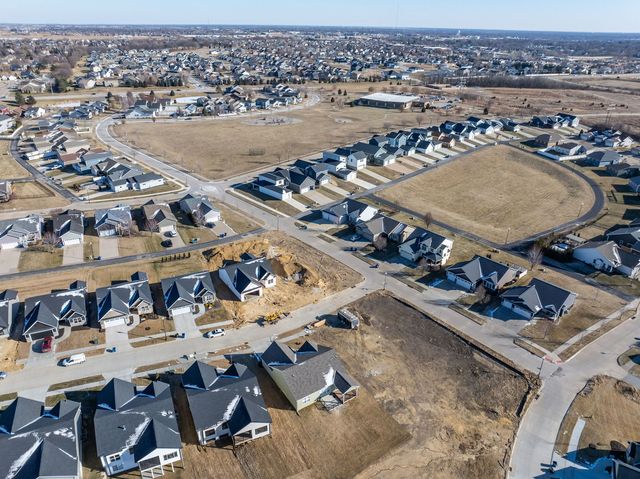 6210 College Avenue, Davenport, IA 52807