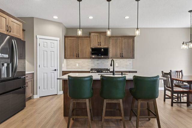 6210 College Avenue, Davenport, IA 52807