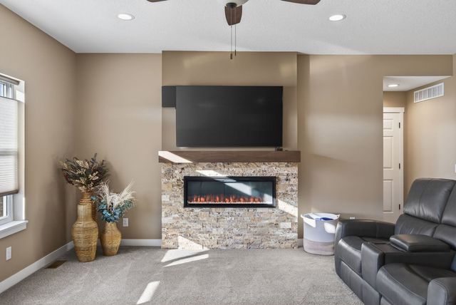 6210 College Avenue, Davenport, IA 52807