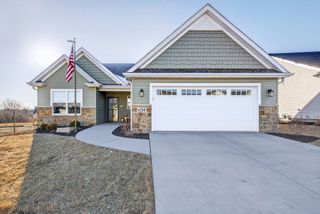 6210 College Avenue, Davenport, IA 52807